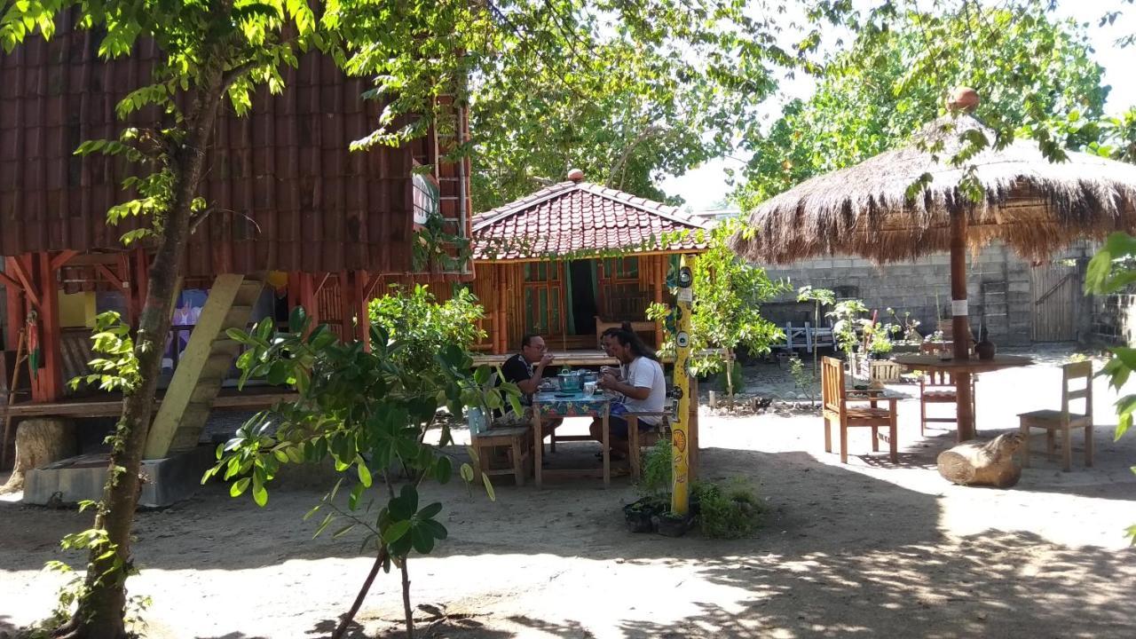 Harry'S Ocean House Watukarung Homestay Kalak Esterno foto