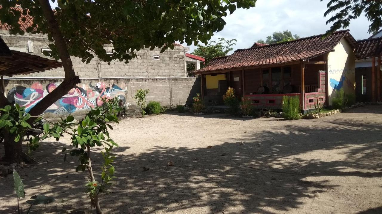 Harry'S Ocean House Watukarung Homestay Kalak Esterno foto