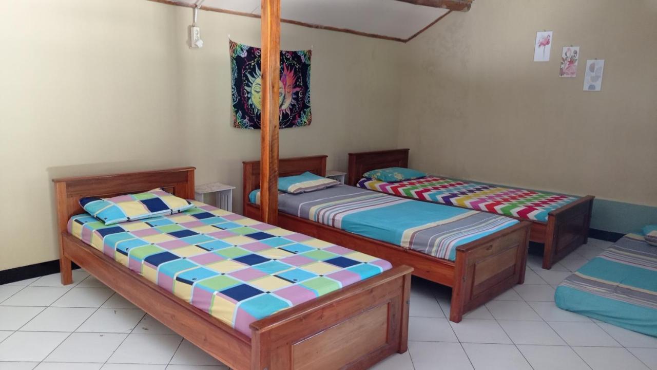 Harry'S Ocean House Watukarung Homestay Kalak Esterno foto