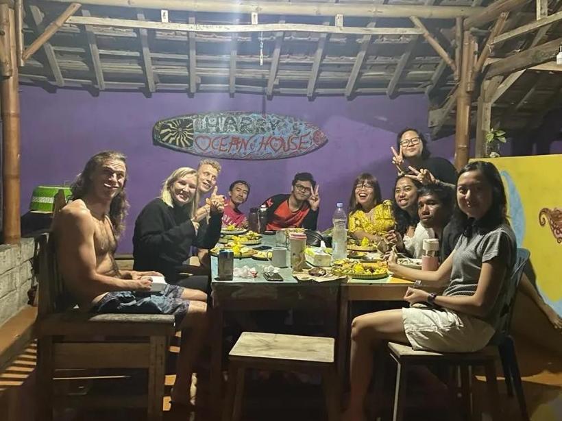 Harry'S Ocean House Watukarung Homestay Kalak Esterno foto
