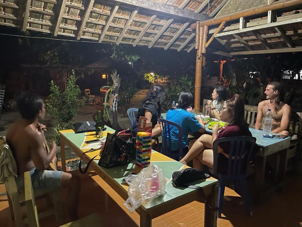 Harry'S Ocean House Watukarung Homestay Kalak Esterno foto