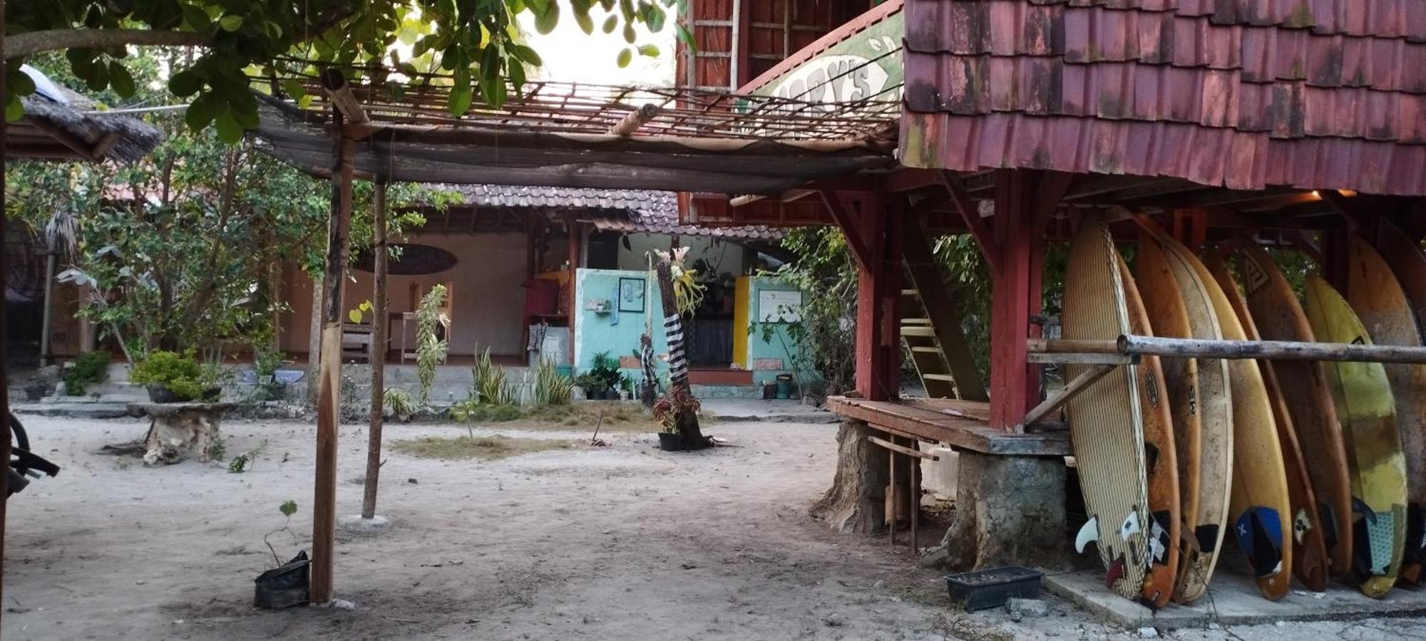 Harry'S Ocean House Watukarung Homestay Kalak Esterno foto