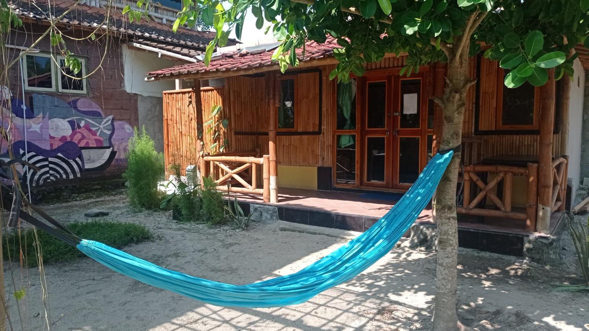 Harry'S Ocean House Watukarung Homestay Kalak Camera foto