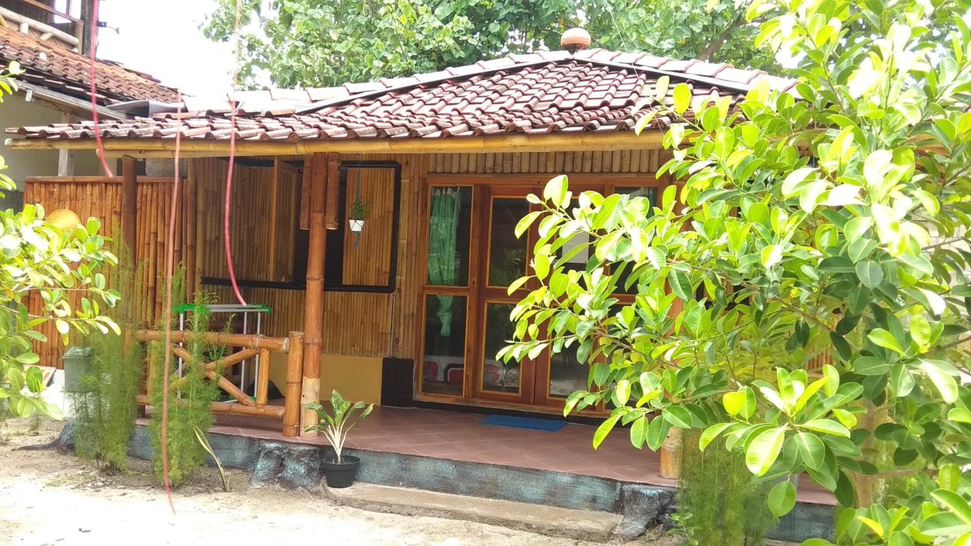 Harry'S Ocean House Watukarung Homestay Kalak Camera foto