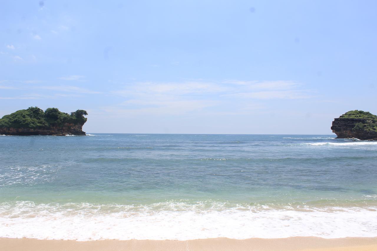Harry'S Ocean House Watukarung Homestay Kalak Esterno foto
