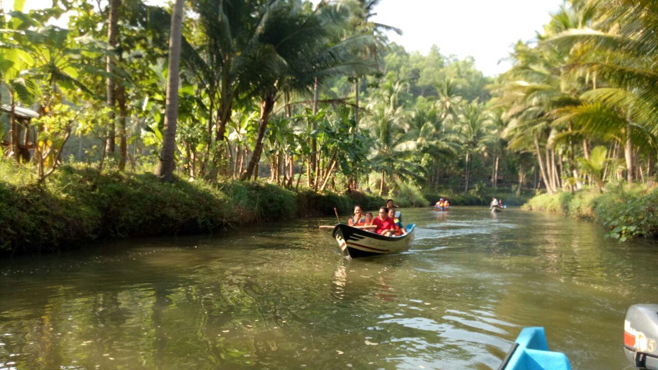 Harry'S Ocean House Watukarung Homestay Kalak Esterno foto