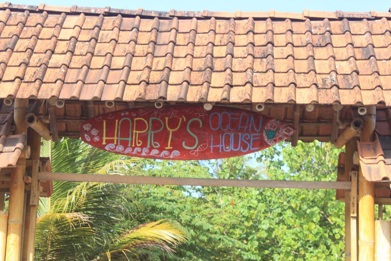 Harry'S Ocean House Watukarung Homestay Kalak Esterno foto