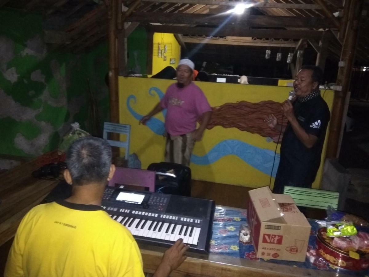 Harry'S Ocean House Watukarung Homestay Kalak Esterno foto